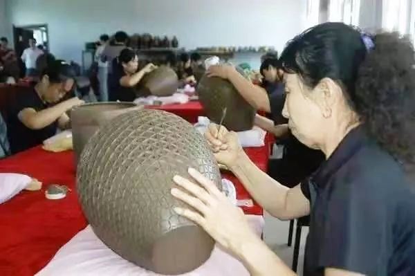 綏棱推動(dòng)黑陶作品版權(quán)保護(hù)與產(chǎn)業(yè)融合發(fā)展