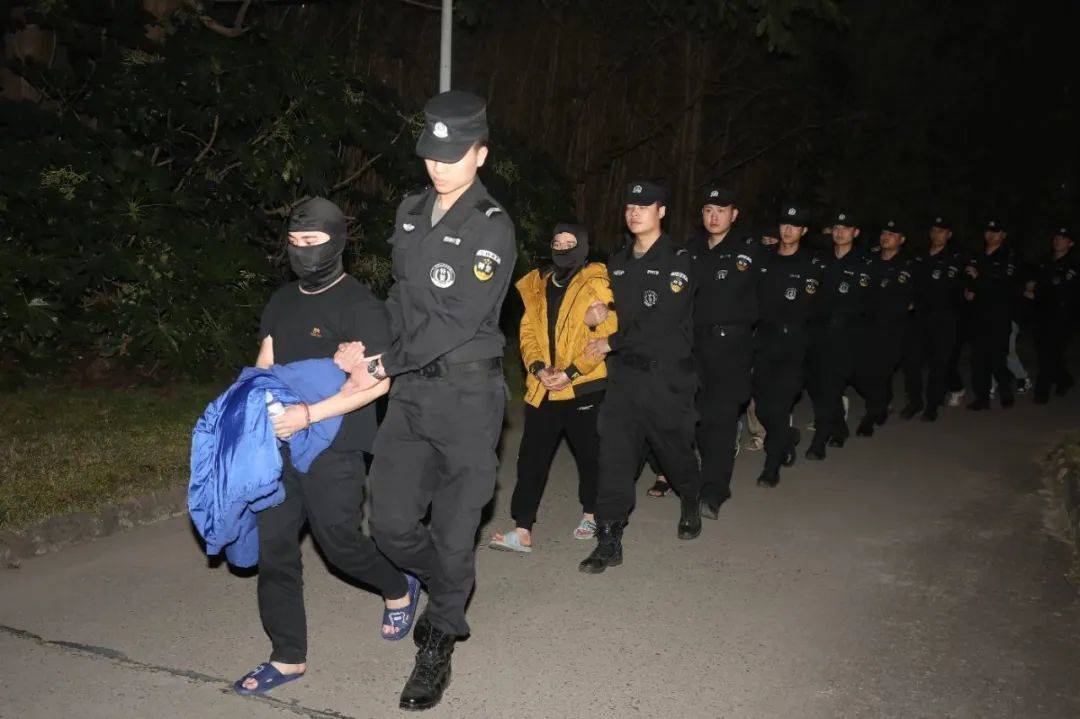  警方偵破特大侵犯著作權(quán)案 涉案 22人被抓