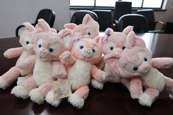 仿冒“玲娜貝兒”毛絨玩偶2.5萬(wàn)余件，兩名被告人獲刑 