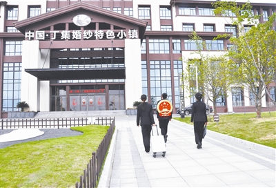 審理一案 教育一片  婚紗小鎮(zhèn)下架侵權(quán)服飾