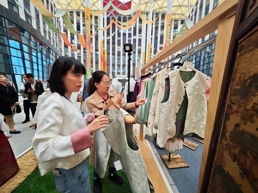 擦亮品牌 民間文藝版權(quán)保護(hù)與促進(jìn)先行先試 