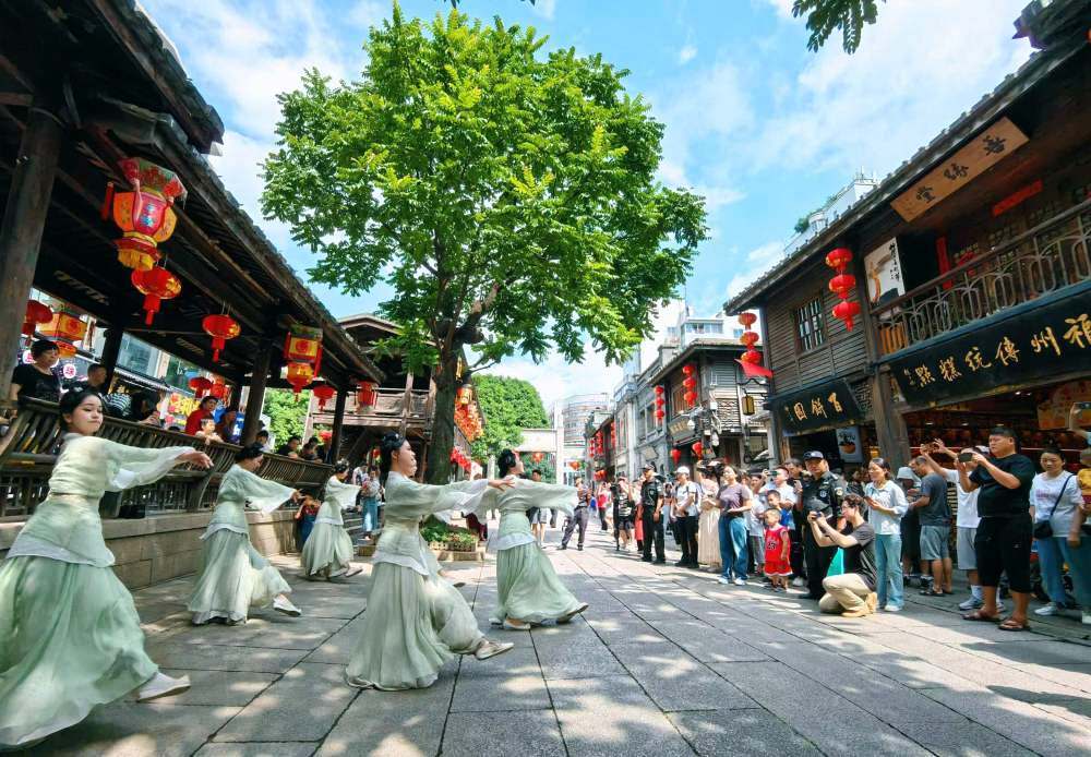 服裝第一街:管家式服務(wù) 破解服裝業(yè)版權(quán)之困