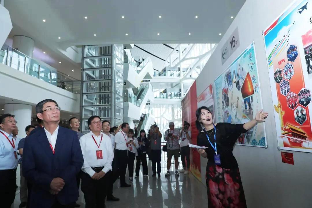 光影中國夢·慶祝新中國75周年經(jīng)濟(jì)成就圖片展啟幕