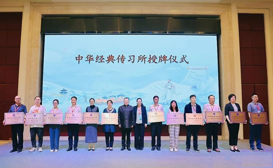 中華傳統(tǒng)曬書大會(huì)上演東坡古籍文獻(xiàn)