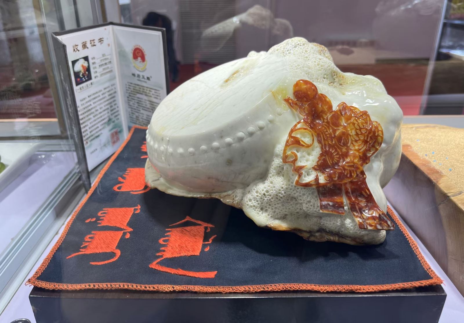 注重科技創(chuàng)新 加強(qiáng)原創(chuàng)設(shè)計——2024中國國際珠寶展開幕