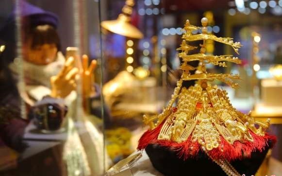 注重創(chuàng)新 登記版權(quán) 2024中國國際珠寶展開幕