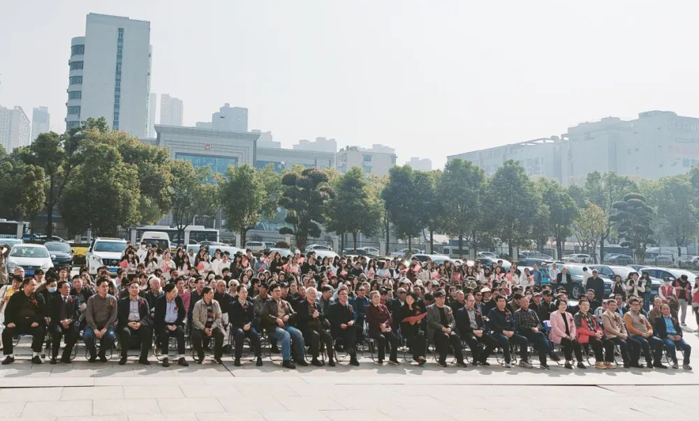 中南民大美術館“不朽的豐碑”書畫展部分作品