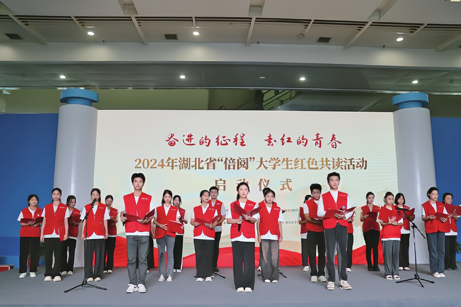 蔡靜峰：深化全民閱讀 讓荊楚大地漫溢書(shū)香