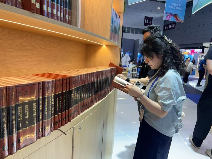 北2400余件展品亮相文博會(huì)：呈現(xiàn)湖北文化產(chǎn)業(yè)高質(zhì)量發(fā)展新氣象