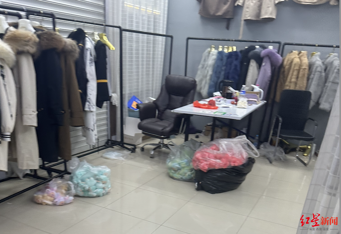 探衡水盜版LABUBU大集：像賣菜一樣擺攤賣，如今訂單變少生意難做