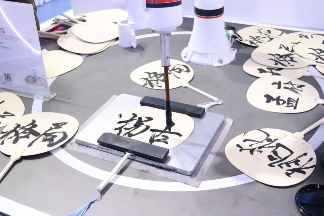 當(dāng)機(jī)器人“卷”起才藝 AI版權(quán)保護(hù)應(yīng)如何接招