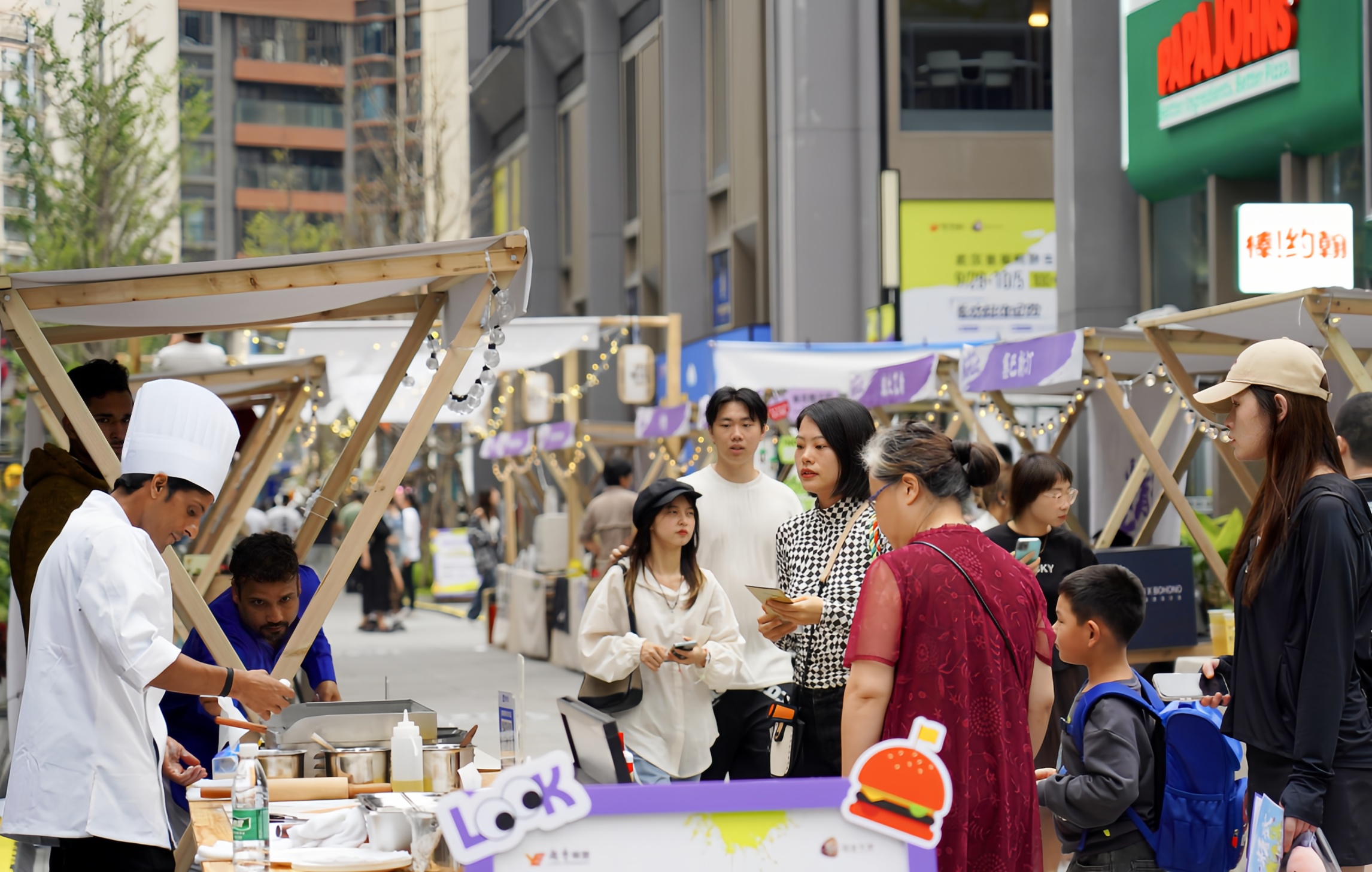 輪椅上的“高產(chǎn)音樂(lè)人”：700首歌寫(xiě)給生活與街巷