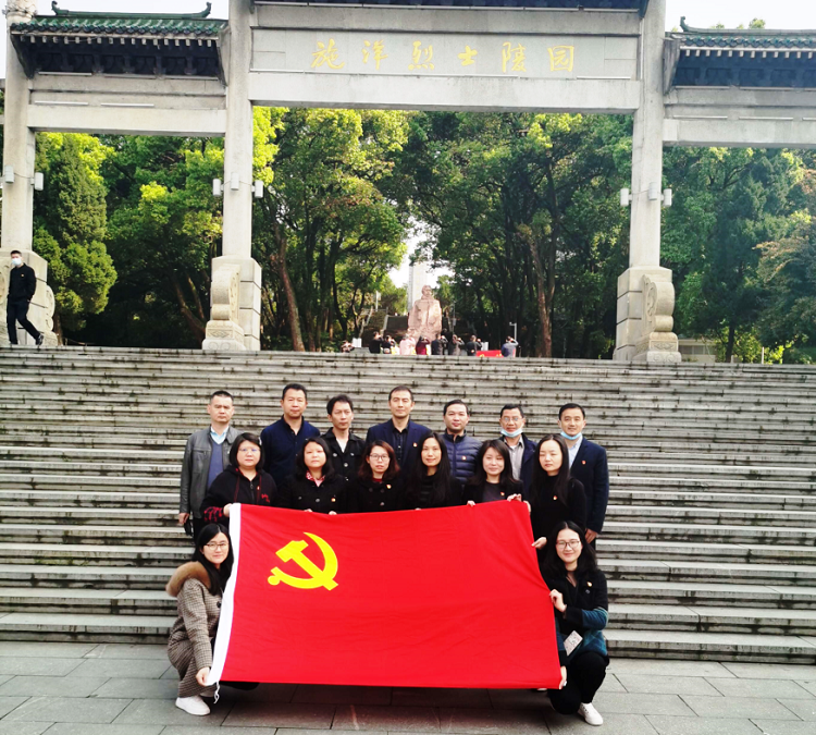 中心支部開(kāi)展追尋英雄足跡傳承紅色基因活動(dòng)